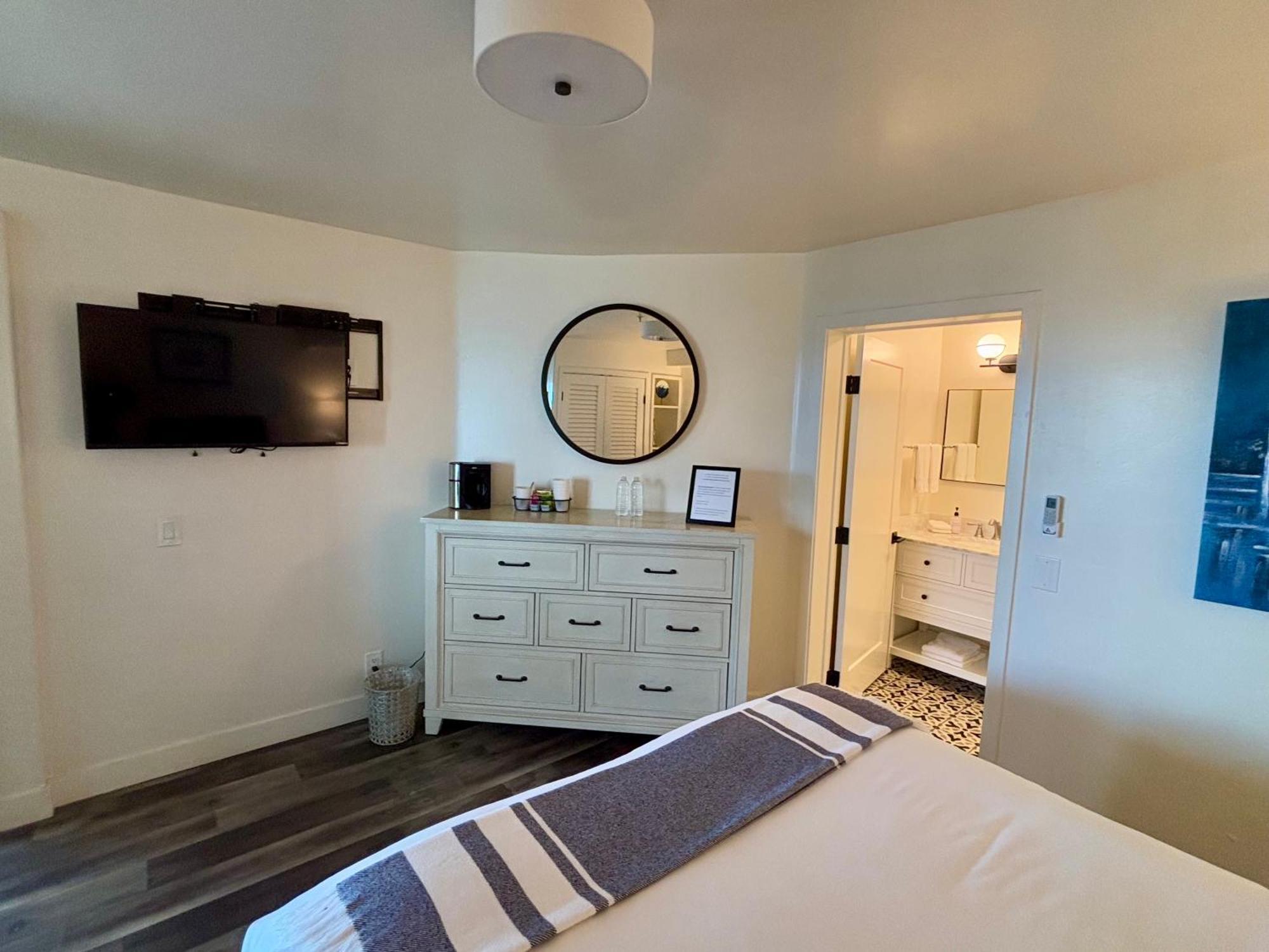 Deluxe Queen Room,1642964625:JPEG